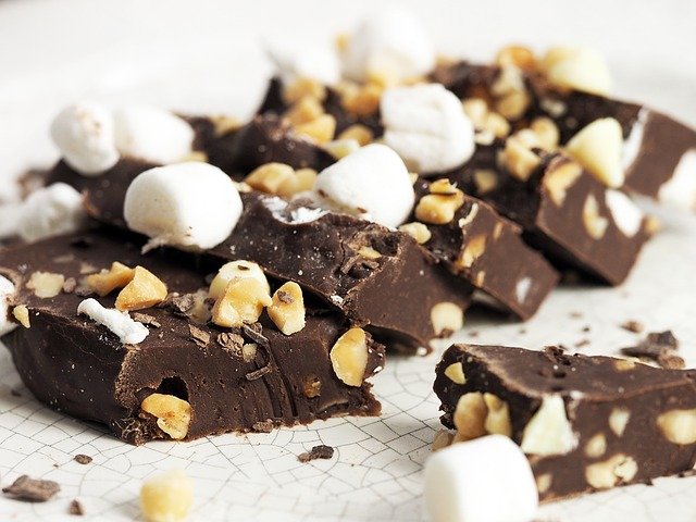 Nutty chocolate bars with marshmallows